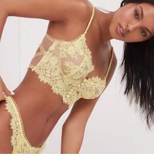 For Love & Lemons Yellow Faye
Lace LL Bra sz S